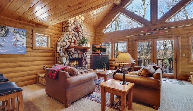 3BR Private Mountain Cabin | Sleeps 10 | Ski-in/Ski-out | Private Hot Tub