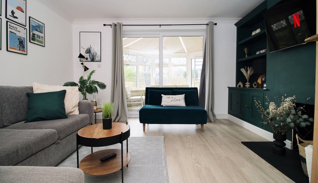 3BR Retreat | 10min to Bath | Garden + Parking