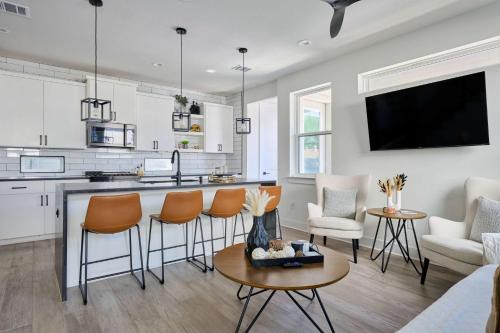 3BR Retreat - Near Airport - DT ATX - BBQ