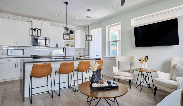 3BR Retreat | Near Airport | DT ATX | BBQ