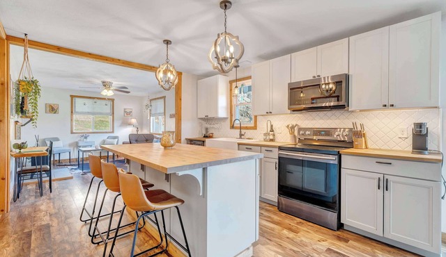 3BR Retreat: Peaceful, Mountain View, Pet Friendly