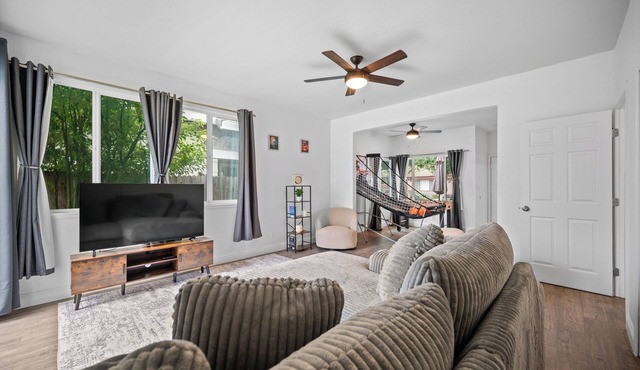 3BR Retreat w/Fire Pit, Games & Fast WiFi