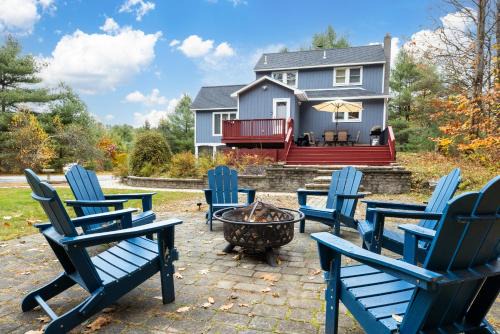 3BR Retreat with Game Room, Hot Tub Near Lake George