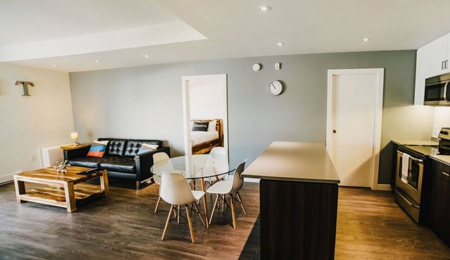 3BR Retreat with Gym, near Assiniboine Park Trails