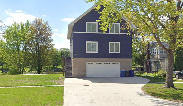 3BR River Front with inviting views