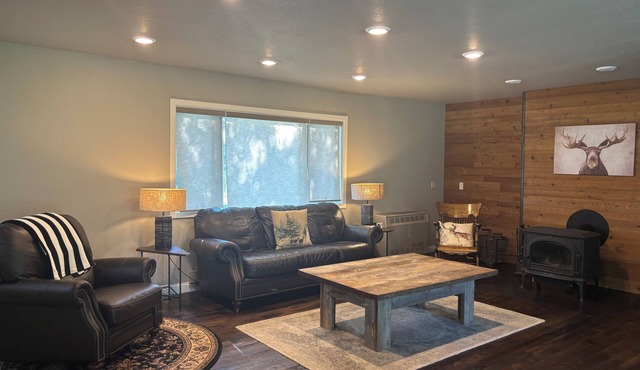 3BR Riverfront Retreat on 16 Acres Minutes from Red Lodge