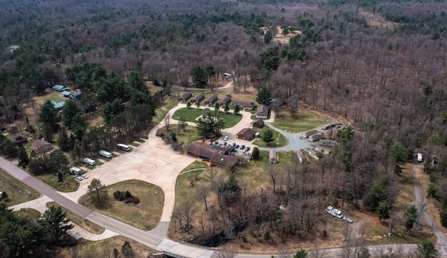 3BR Riviera Cabin: Sleeps 6, Fully Furnished!