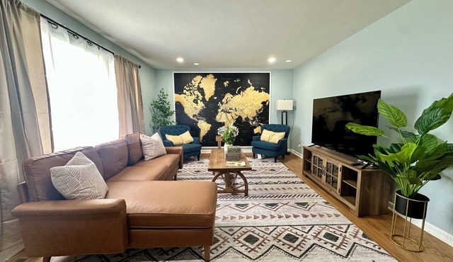 3BR Rockford Getaway w/Game Room-Prime Location Near Everything