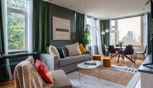 3BR | Rooftop&Yard | West Seattle | Sophari Home A