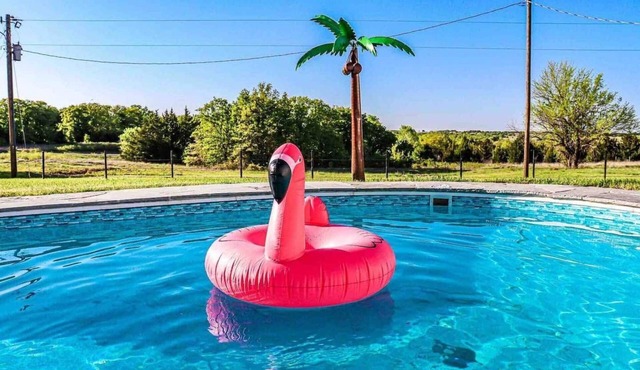 3BR Saint Jo Texas Wine Retreat