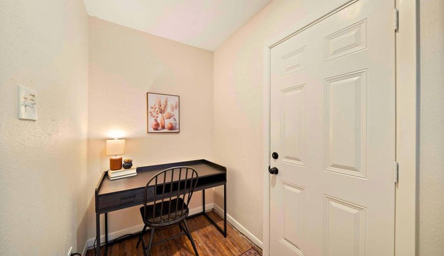 3BR Seabrook Home - Walk to El Jardin Beach | BBQ