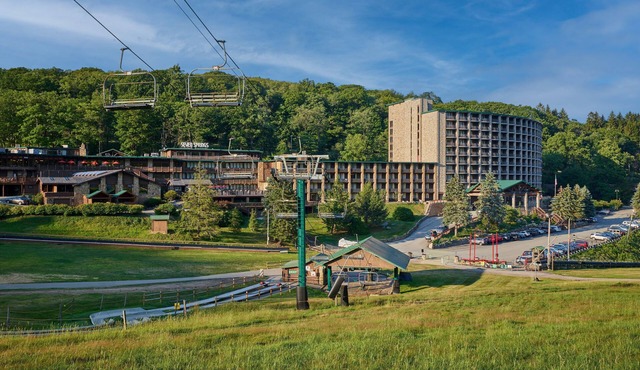 3BR Ski Chalet with Resort Access | Slope Views