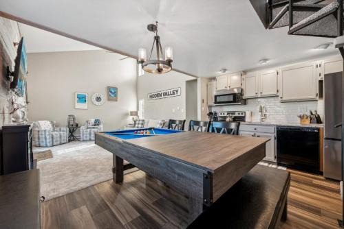 3BR Ski Resort Townhome-Sleeps 7