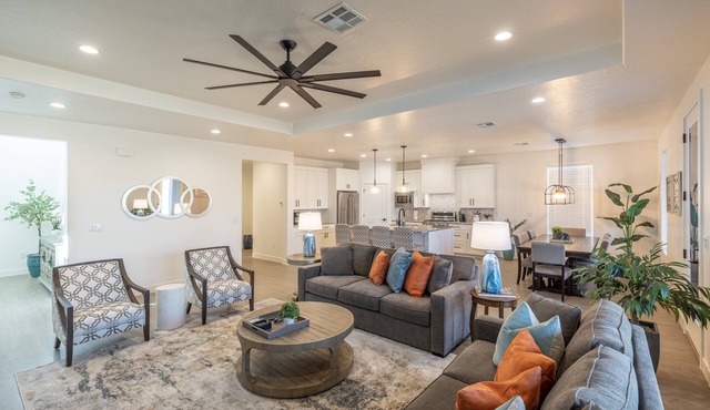 3BR Sleeps 10 w/Casita - Near Clubhouse & Pool