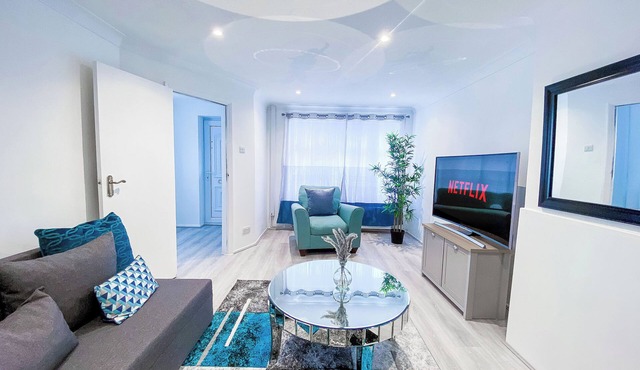 3BR-Sleeps5-Parking-NearTrainStation