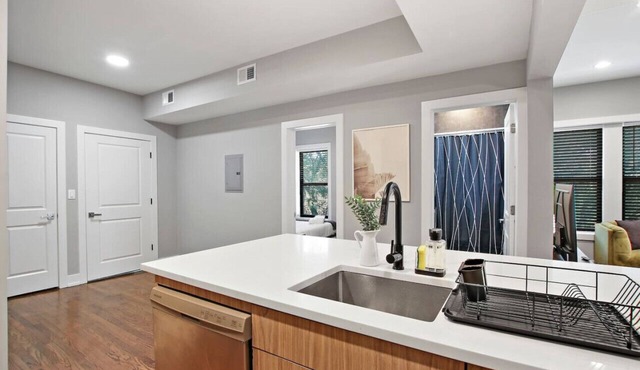 3BR Spacious Apartment w/In-Unit Laundry