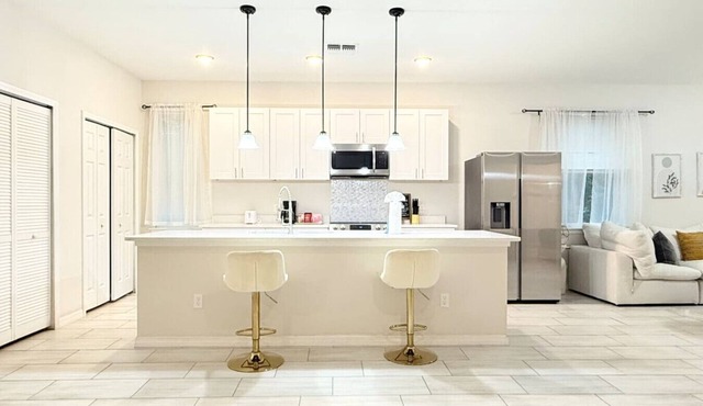 3BR | Spacious | Entire House | Close to all Parks