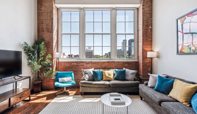 3BR Stunning Downtown Historic Loft with Gym