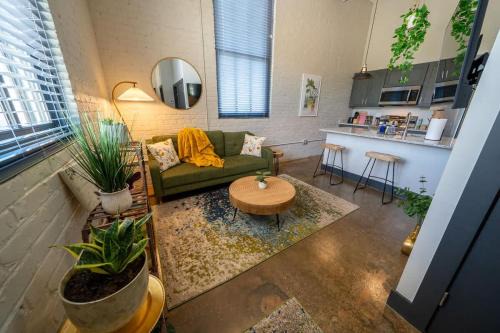 3BR Suite Modern Brewery i-81 Near Downtown