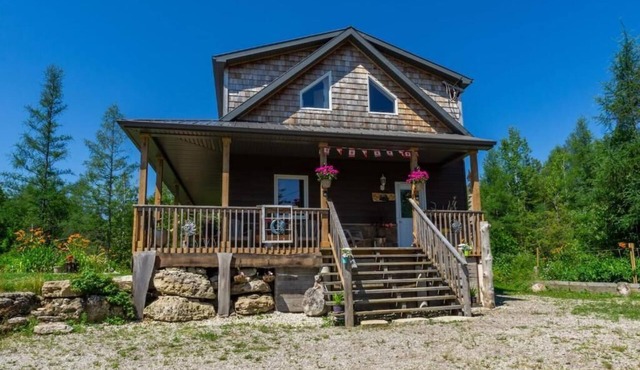 3BR Sunny Meadow Retreat Cottage – Lake Huron Hideaway, Heart of Bruce Peninsula