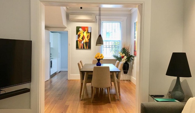 3BR Terrace House in Darling Habour, next to ICC and The Star, Sydney CBD, Free parking