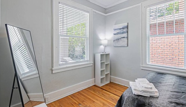 3BR Timeless Southern Charm | Prvt backyard |: 1 miles toMed Ctr