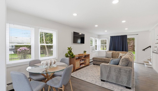 3BR Touisset Retreat | Enclosed Porch & Deck