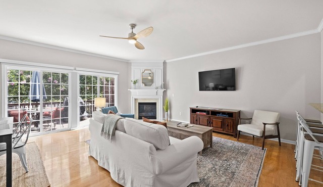 3BR Townhome Quiet Family Area in South Park w/Balcony, BBQ, Work Space, & WiFi