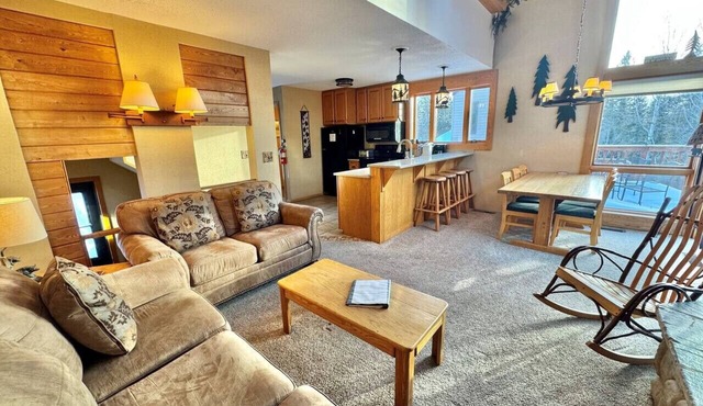 3BR Townhome | Ski-In/Ski-Out | Pool & Hot Tub