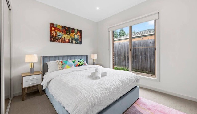 3BR Townhouse 7km to Chadstone