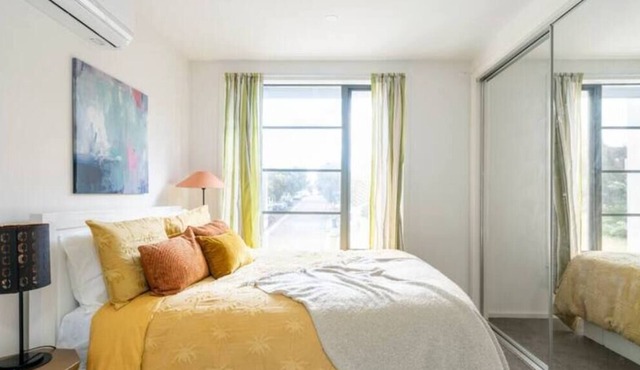 3BR townhouse in Latrobe uni