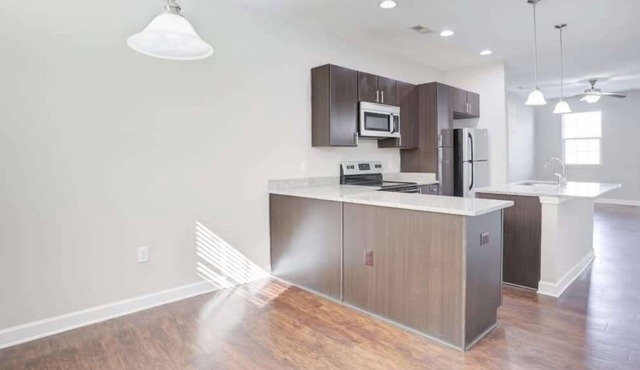 3BR Townhouse | King Bed | 3-Story | Pineville