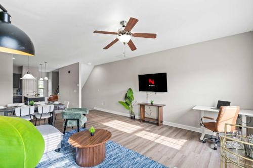 3BR Townhouse King Bed Garage Pineville