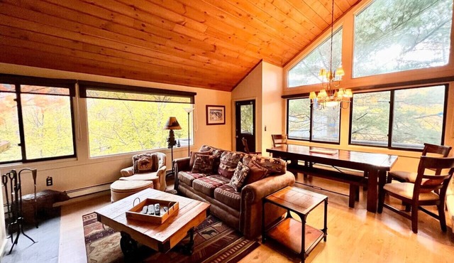 3BR Townhouse Sleeps 8 with Pool, Hot Tub, Tennis and Private Deck