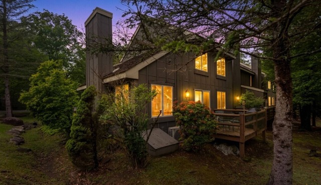 3BR Townhouse with Game Loft Near Boulder Lake