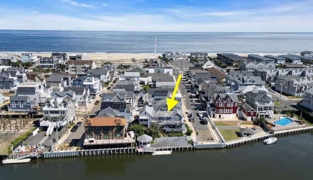 3BR Upstairs River View Condo - Beach Block - WOW!