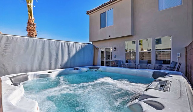 3BR Vida Sol Townhome | Private Hot Tub, Fire Pit & Pool Access