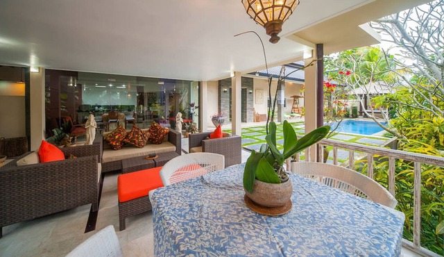 3BR Villa Damai with Pool & Rice Field