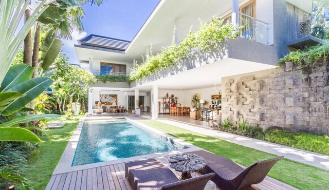 3BR Villa in Seminyak | Walking distance to Beach