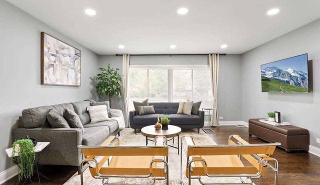 3BR w/Large Yard + Near Mall | LCP Collection