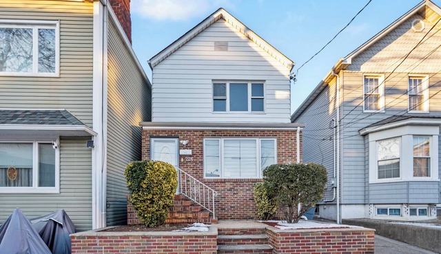 3BR Walk to NYC train 15 Min to Metlife & EWR