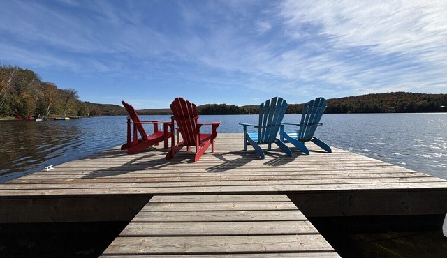 3BR Waterfront Cottage w/Woodstove and Hot Tub