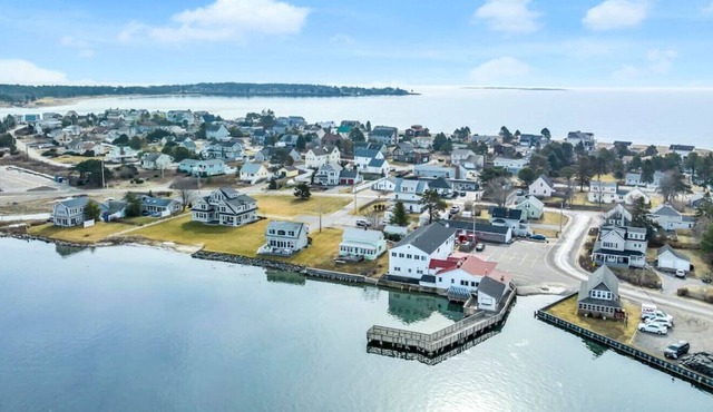3BR Waterfront House | Private Beach & Patio