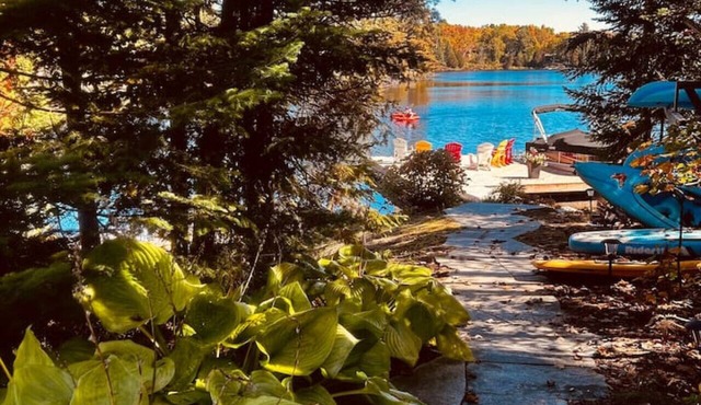 3BR Waterside Cottage w/King Beds & Fireplace