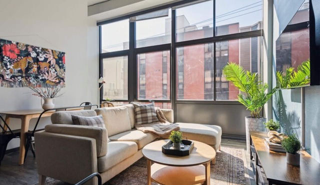 3BR with Gym, Game Room, Center City| The Sunlight Apt