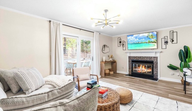 3BR with Personal TVs in Raleigh! 2 King Beds!