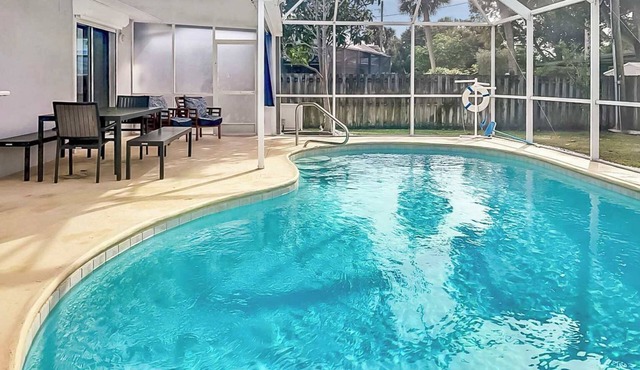 3br with Pool Near Golf, Beaches & more