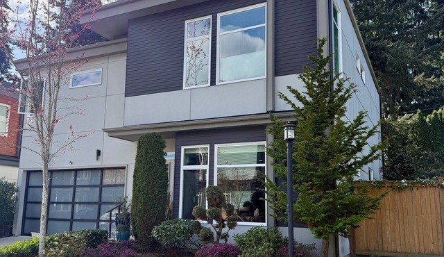 3BR World Cup Home · Direct Light Rail to Stadium