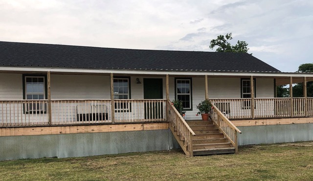 3br2bath farmhouse 7min d'town Mem ❤️1 pet free 2nd pet considered for fee