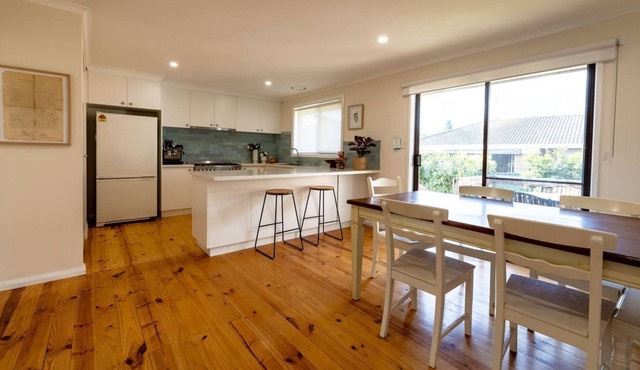 3dr renovated home, near shops, Ballarat CBD & Melb Freeway